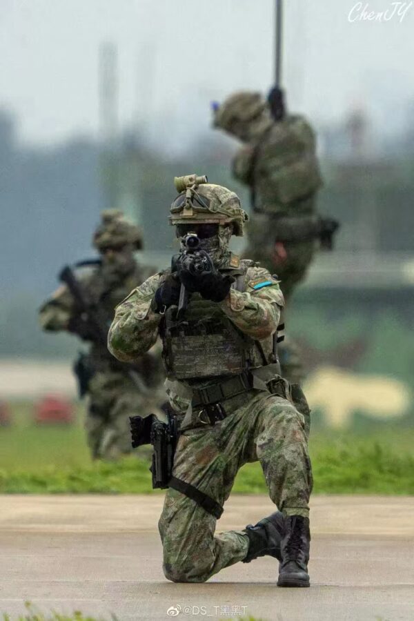 Soldiers using New Glory Tactical Ballistic Goggle